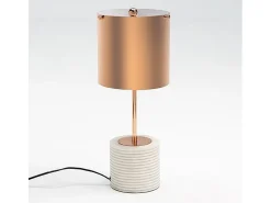 Lámpara de mesa pantalla de metal cobre base de mármol blanco Xéna Al. 51 cm