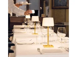 Lámpara de mesa recargable con atenuador táctil LED Poldina Classic Zafferano - Elegante diseño inalámbrico dorado