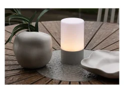 Lámpara de mesa Tubu LED para exterior color gris.