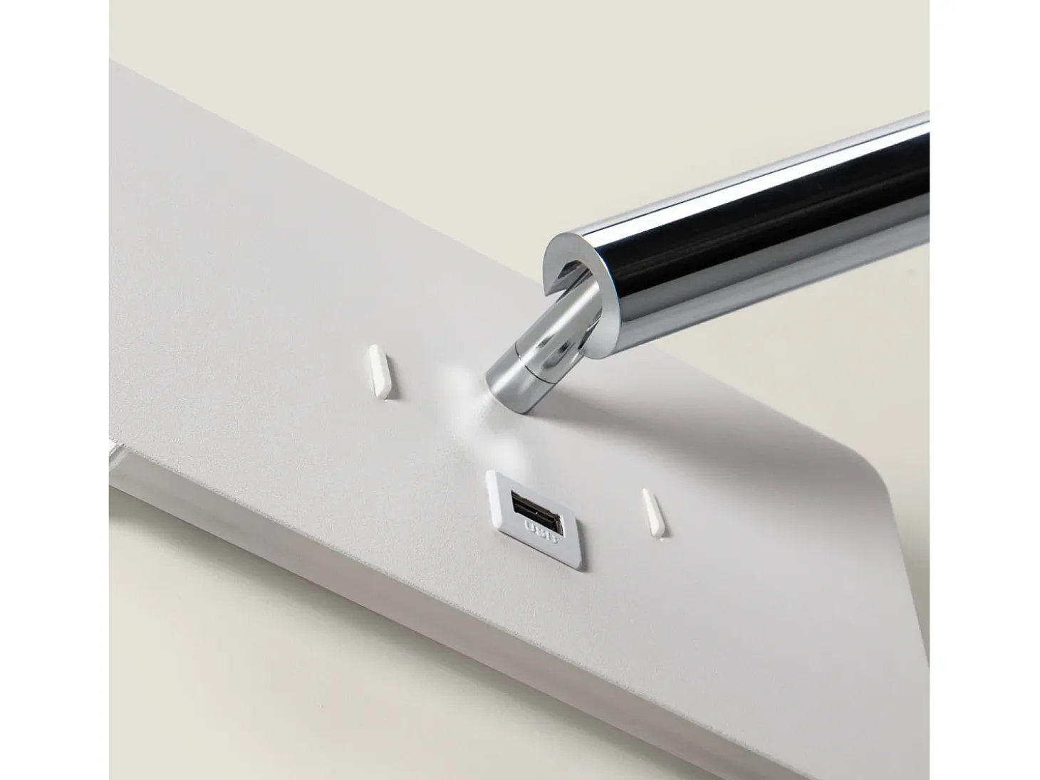 Lámpara de Pared con Luz de Lectura LED 8W Metal y Puerto USB Rossey Blanco