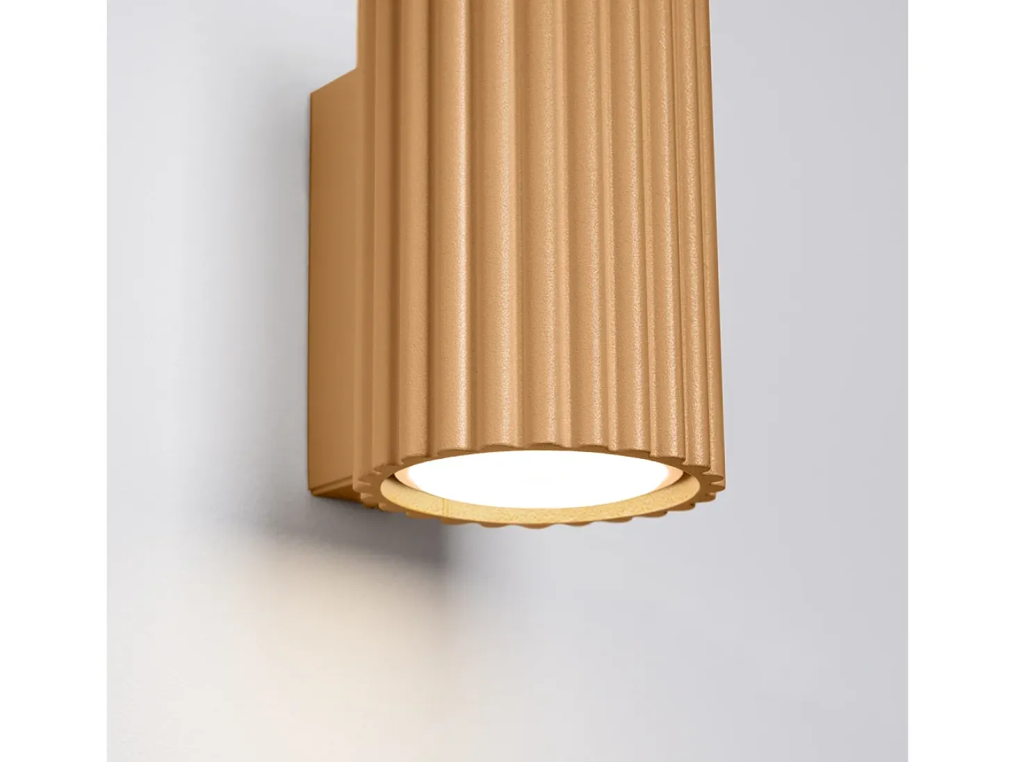 Lámpara de pared Gloow minimalista de aluminio - 1 fuentes luminosas 3000K - L.6,5 x A.10 cm - dorado