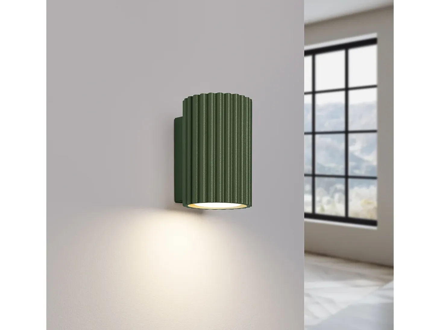 Lámpara De Pared Karbon Minimalista De Aluminio - 1 Fuentes Luminosas - L.6,5 X A.10 Cm - Verde Oliva