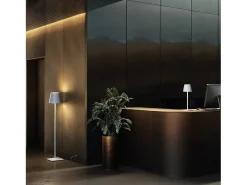 Lámpara de pie Poldina gris oscuro con enchufe 230 V, 28 x 150 cm, diseño moderno en aluminio.