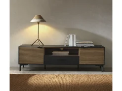 Lámpara de sobremesa con tulipa de fibra natural trenzada