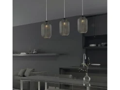 Lámpara de suspensión Krizia en hierro lacado negro con cable orientable y difusor de cristal soplado gris espejo con dec. 1 línea ligera en relieve