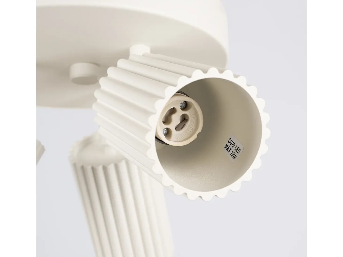 Lámpara De Techo Karbon Minimalista De Aluminio - 3 Fuentes Luminosas - L.19,5 X A.18 Cm - Beige