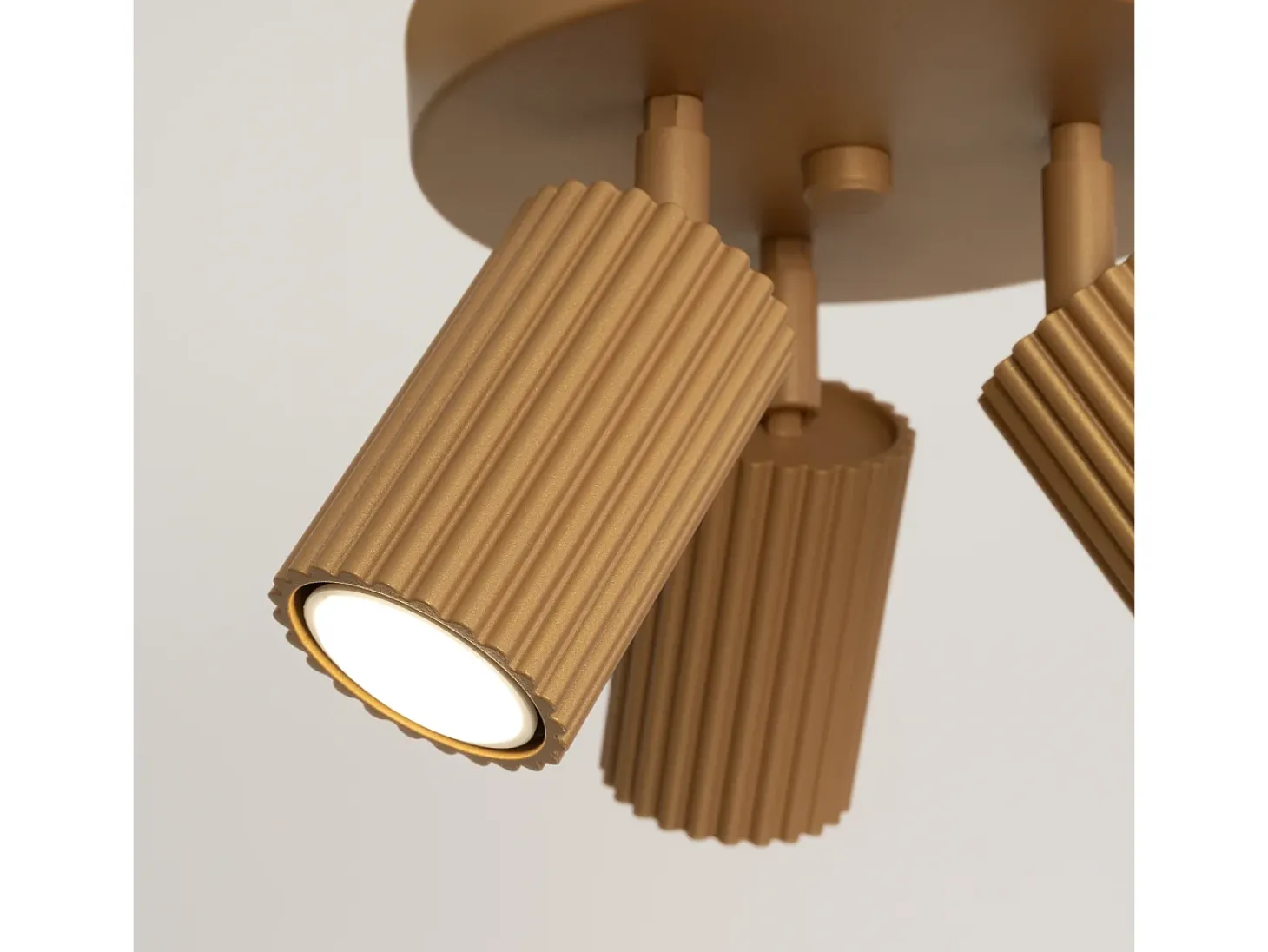 Lámpara De Techo Karbon Minimalista De Aluminio - 3 Fuentes Luminosas - L.19,5 X A.18 Cm - Dorado