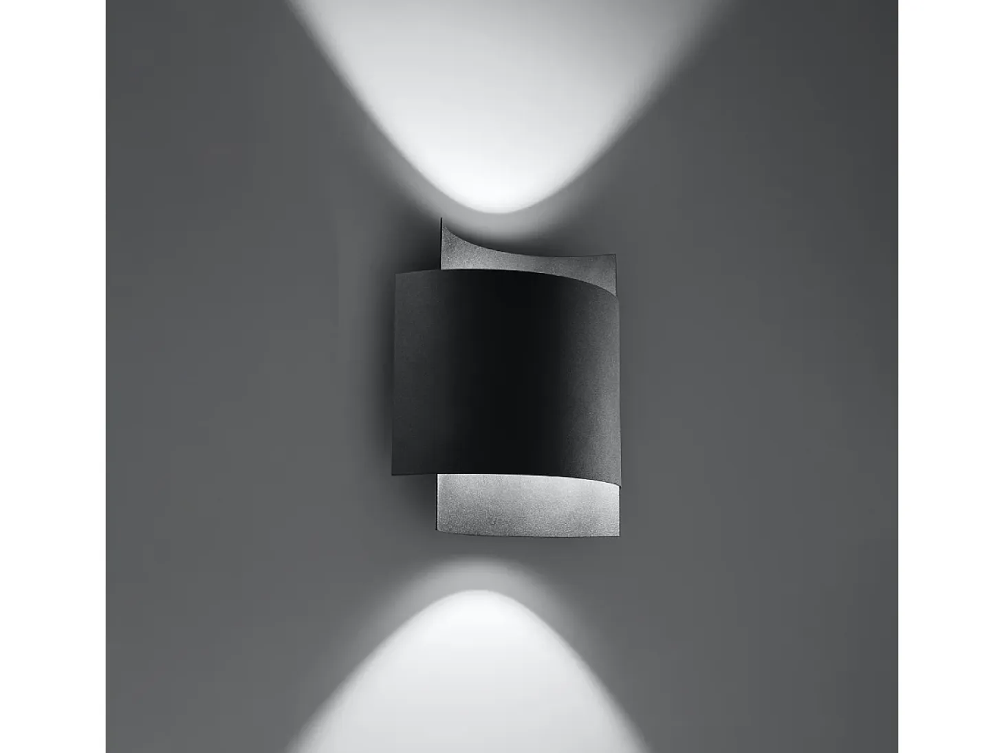 Lámparas de pared Influx industrial de acero - 1 fuentes luminosas 3000K - L.22 x A.23 cm - negro