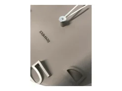 Reloj moderno con agujas cromadas On the Edge
