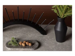 Soporte de adviento eléctrico Kettilsås de 13 luces, color negro.