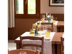 Zafferano - Lámpara de mesa LED recargable Carolina con pantalla táctil regulable - Uso interior/exterior - 9 horas de duración de la batería - Blanco