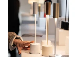 Zafferano - Lámpara de mesa LED recargable y táctil Carolina - Blanco brillante y latón cepillado