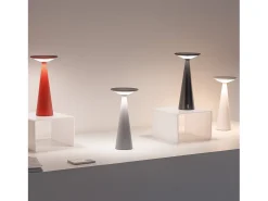 Zafferano Damina - Lámpara de mesa LED recargable, regulador táctil, 8 h de duración de la batería, IP65 - Inalámbrica, acabado en aluminio gris